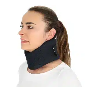 AT56252 Aufstehsessel Deluxe – Jetzt ansehen auf Antar Medizin GmbH AT53070 Orthopädische Halskrause mit Verstärkung